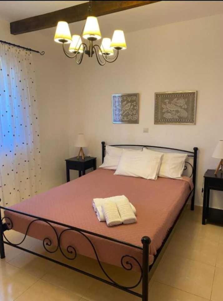 Haroupia Villa เอลาโฟนีซี ภายนอก รูปภาพ